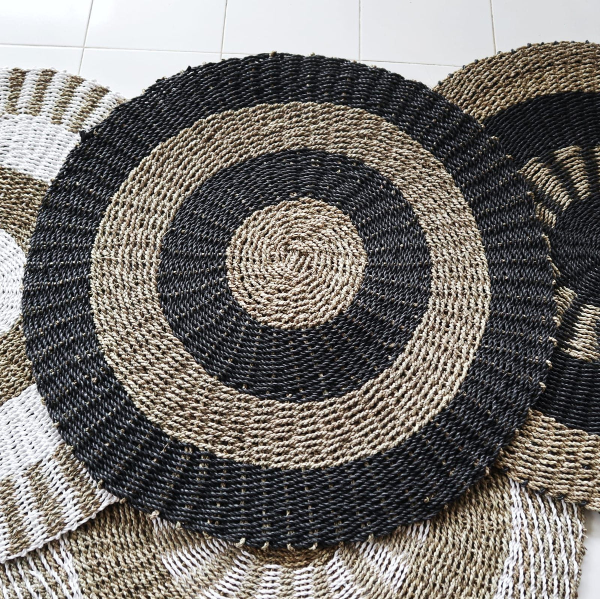 Solstice Black and Tan Round Seagrass Rug — 1m